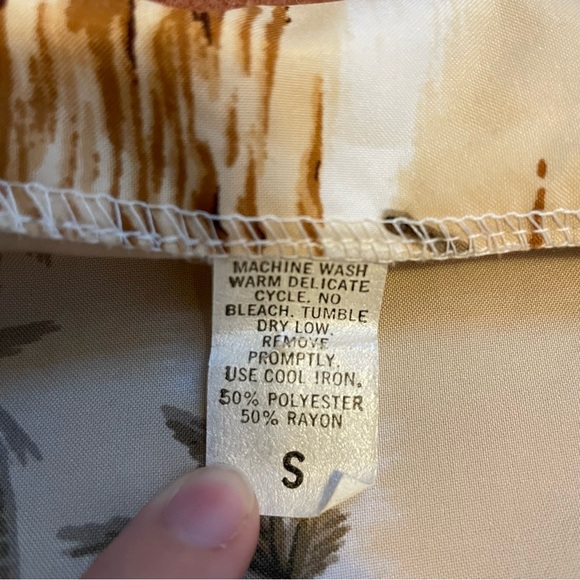 Women’s Hawaiian Aloha Shirt - Tan - Picture 5 of 5